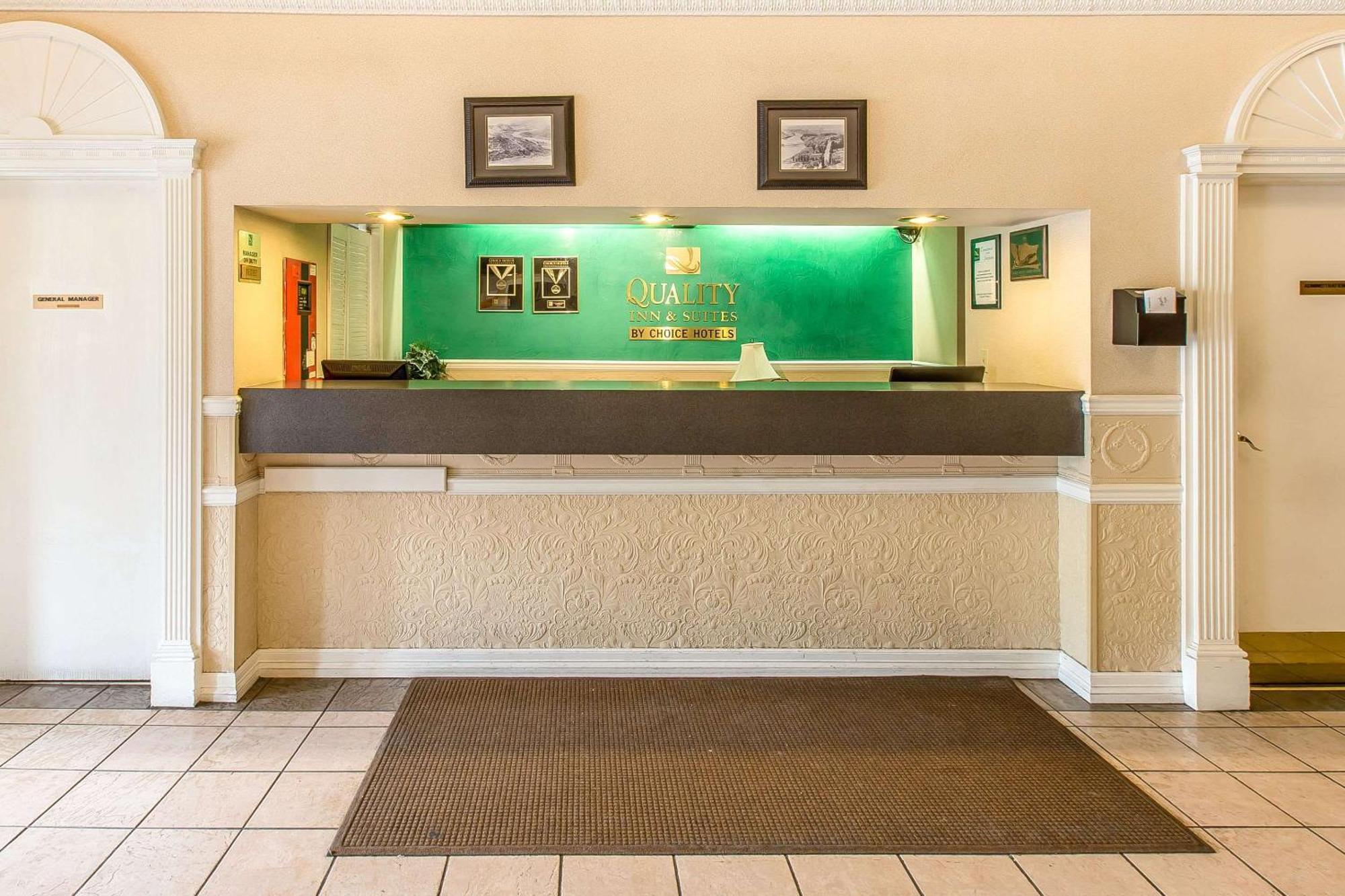 Quality Inn & Suites On The River Glenwood Springs Exterior photo
